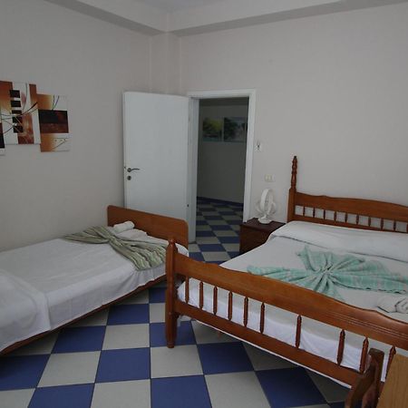Kompleksi Eli Guest House Durrës Esterno foto