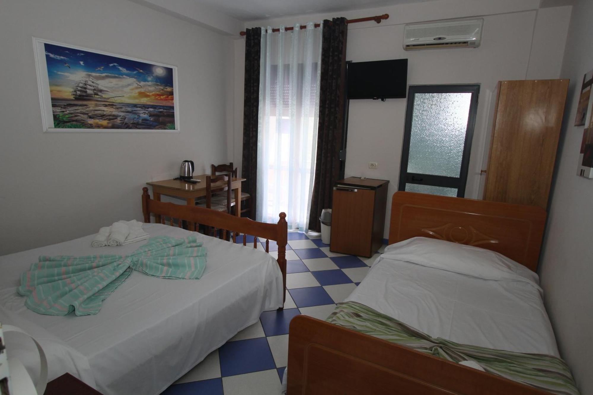 Kompleksi Eli Guest House Durrës Esterno foto