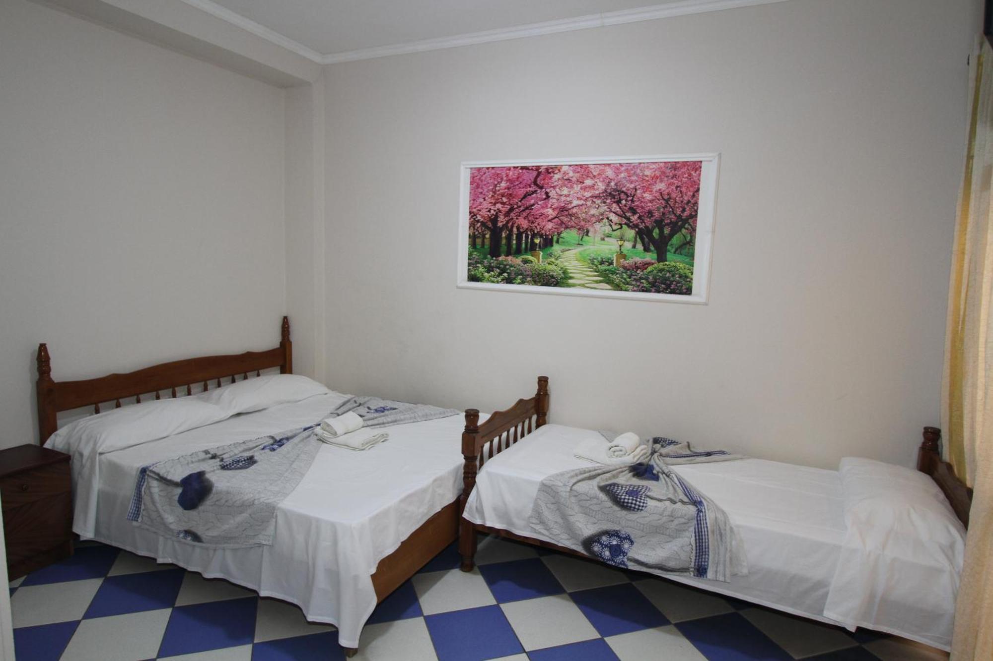 Kompleksi Eli Guest House Durrës Esterno foto