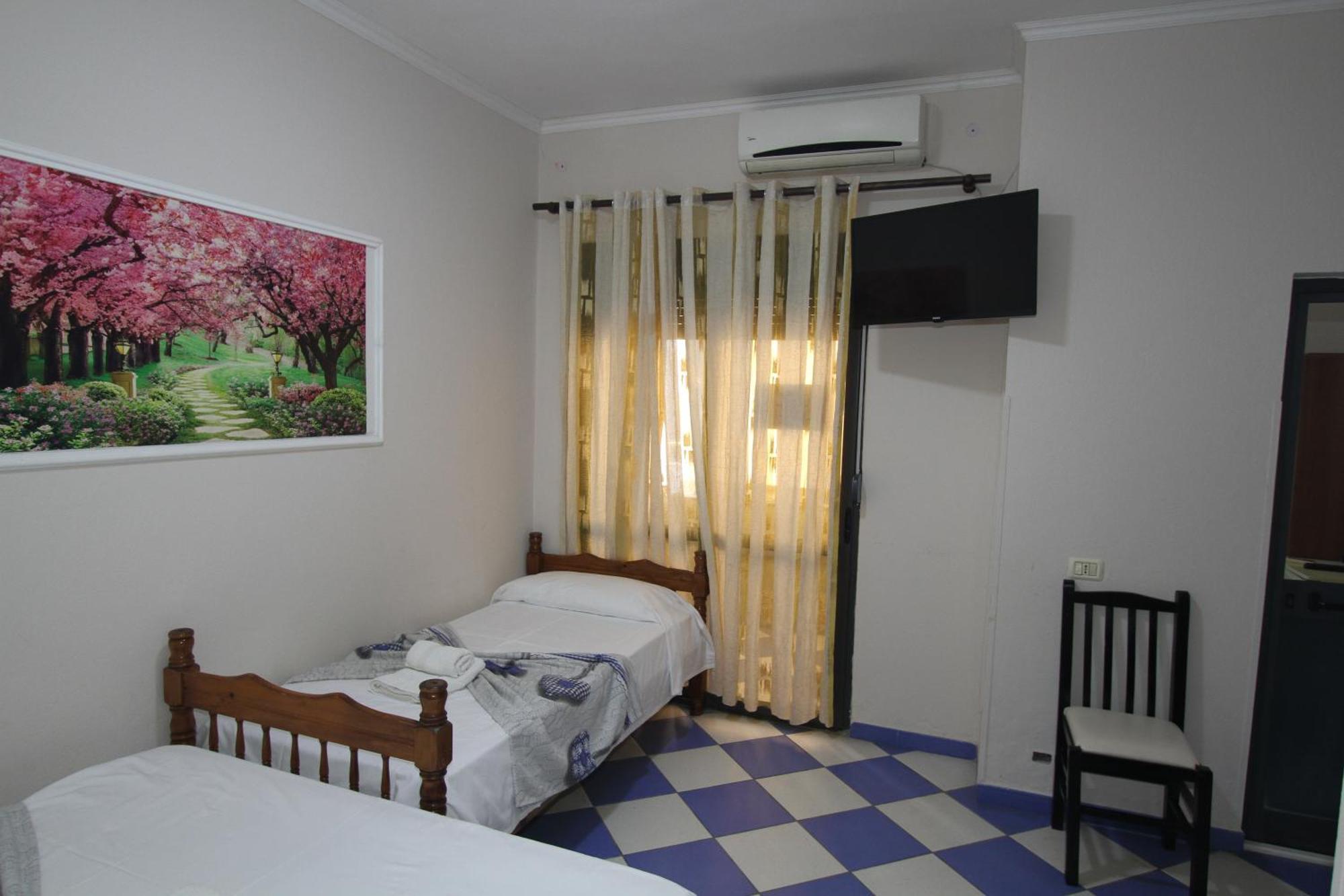 Kompleksi Eli Guest House Durrës Esterno foto