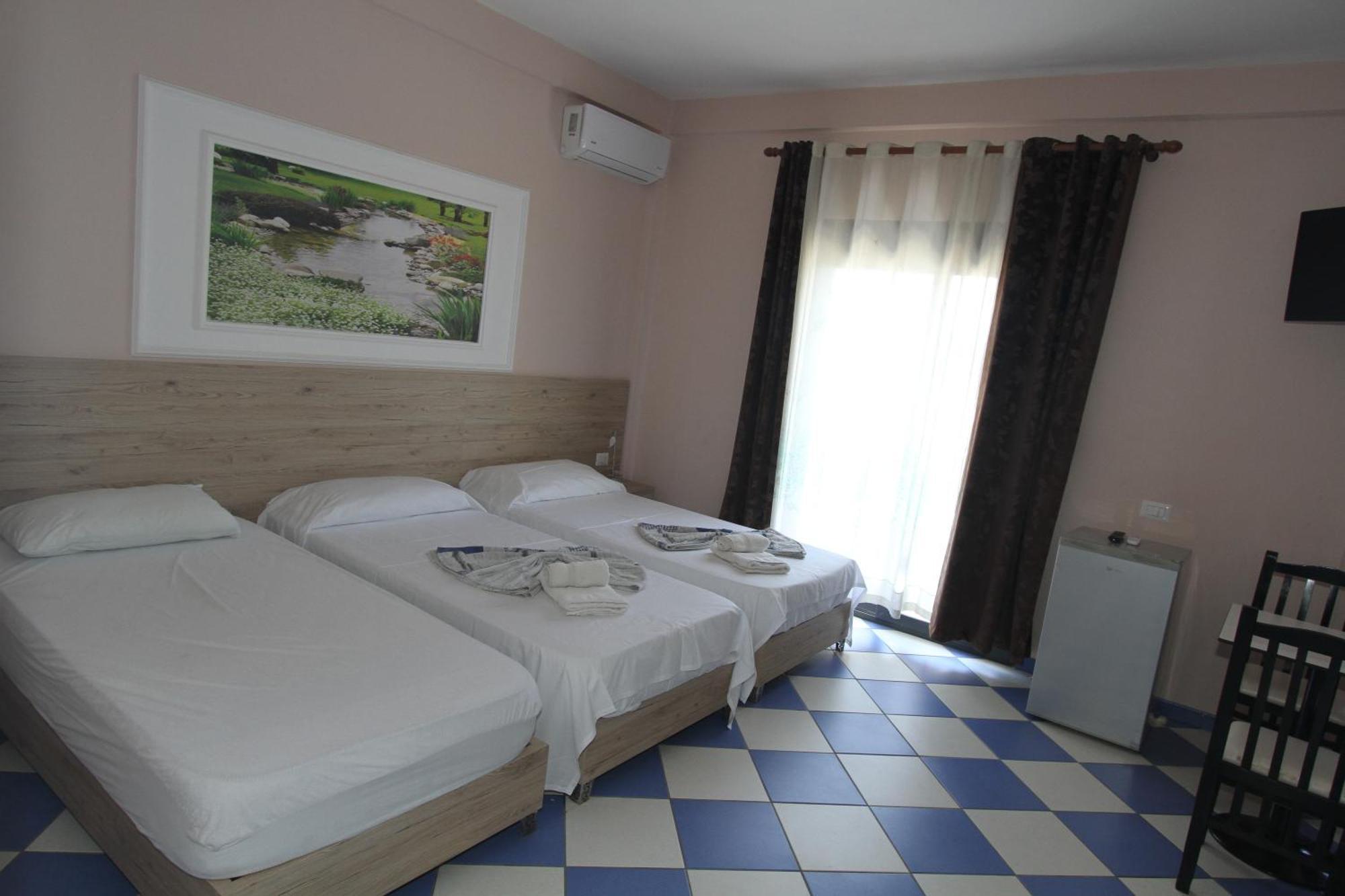 Kompleksi Eli Guest House Durrës Esterno foto