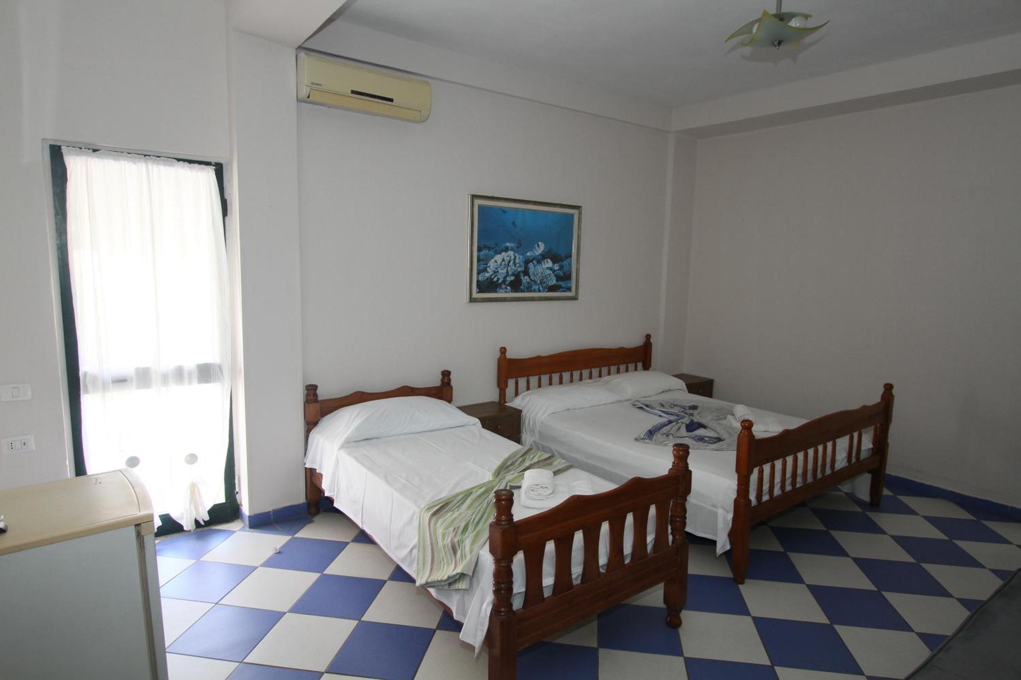 Kompleksi Eli Guest House Durrës Esterno foto