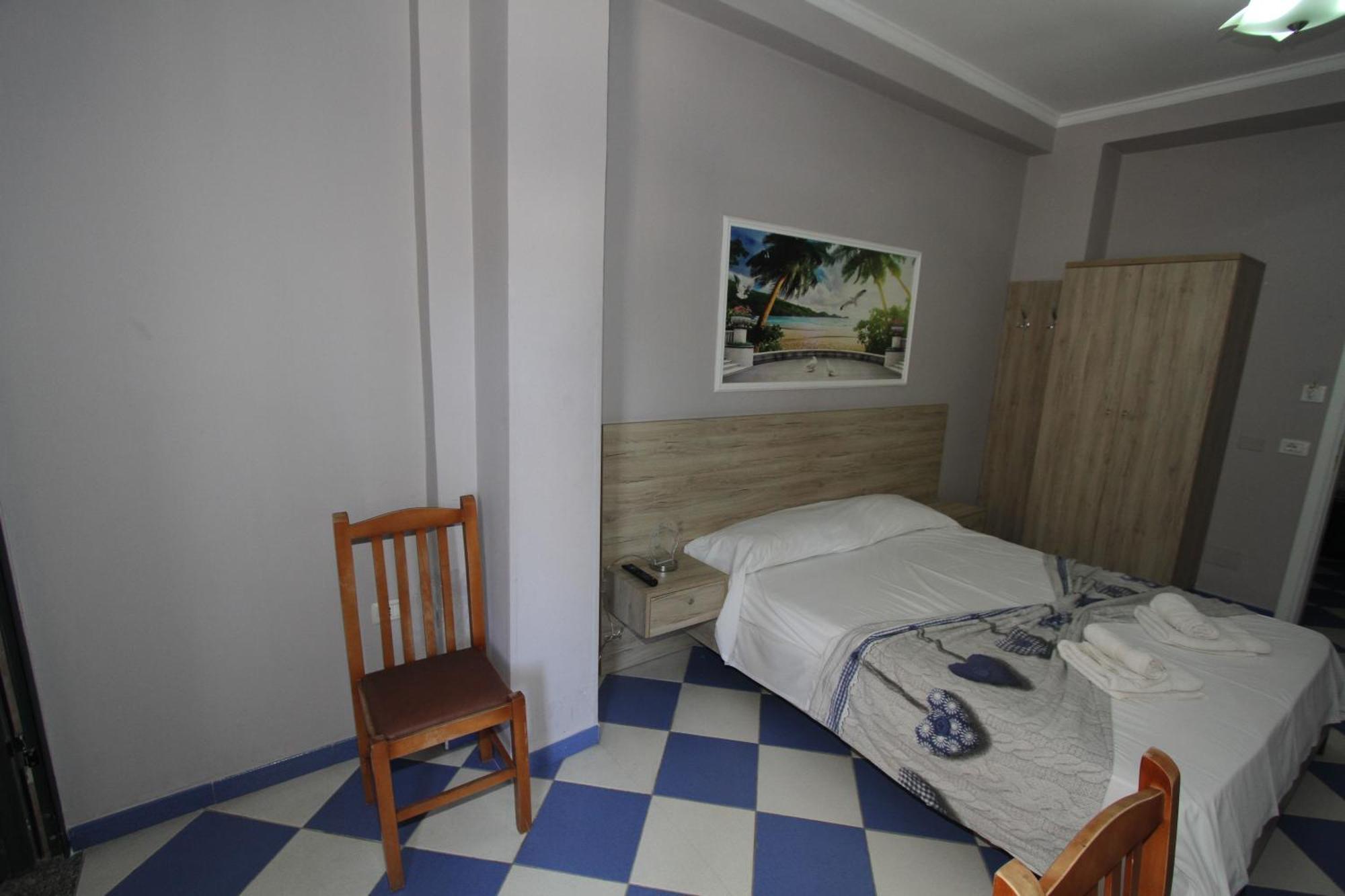 Kompleksi Eli Guest House Durrës Esterno foto