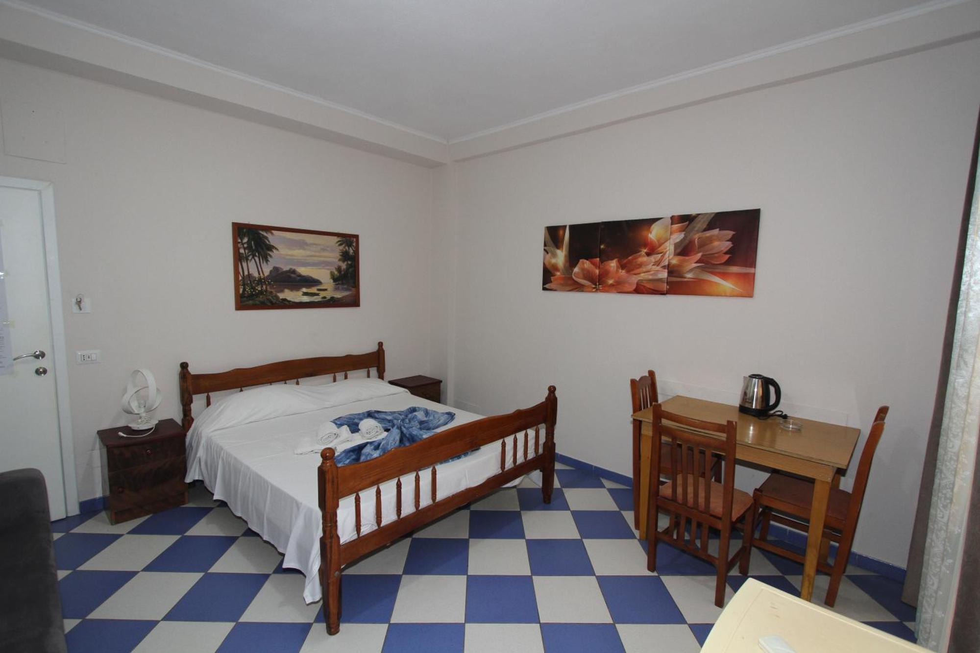 Kompleksi Eli Guest House Durrës Esterno foto