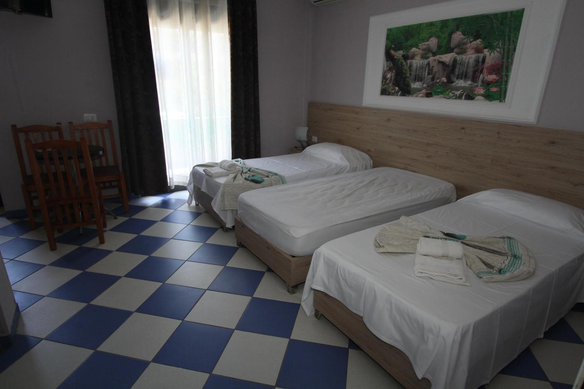 Kompleksi Eli Guest House Durrës Esterno foto
