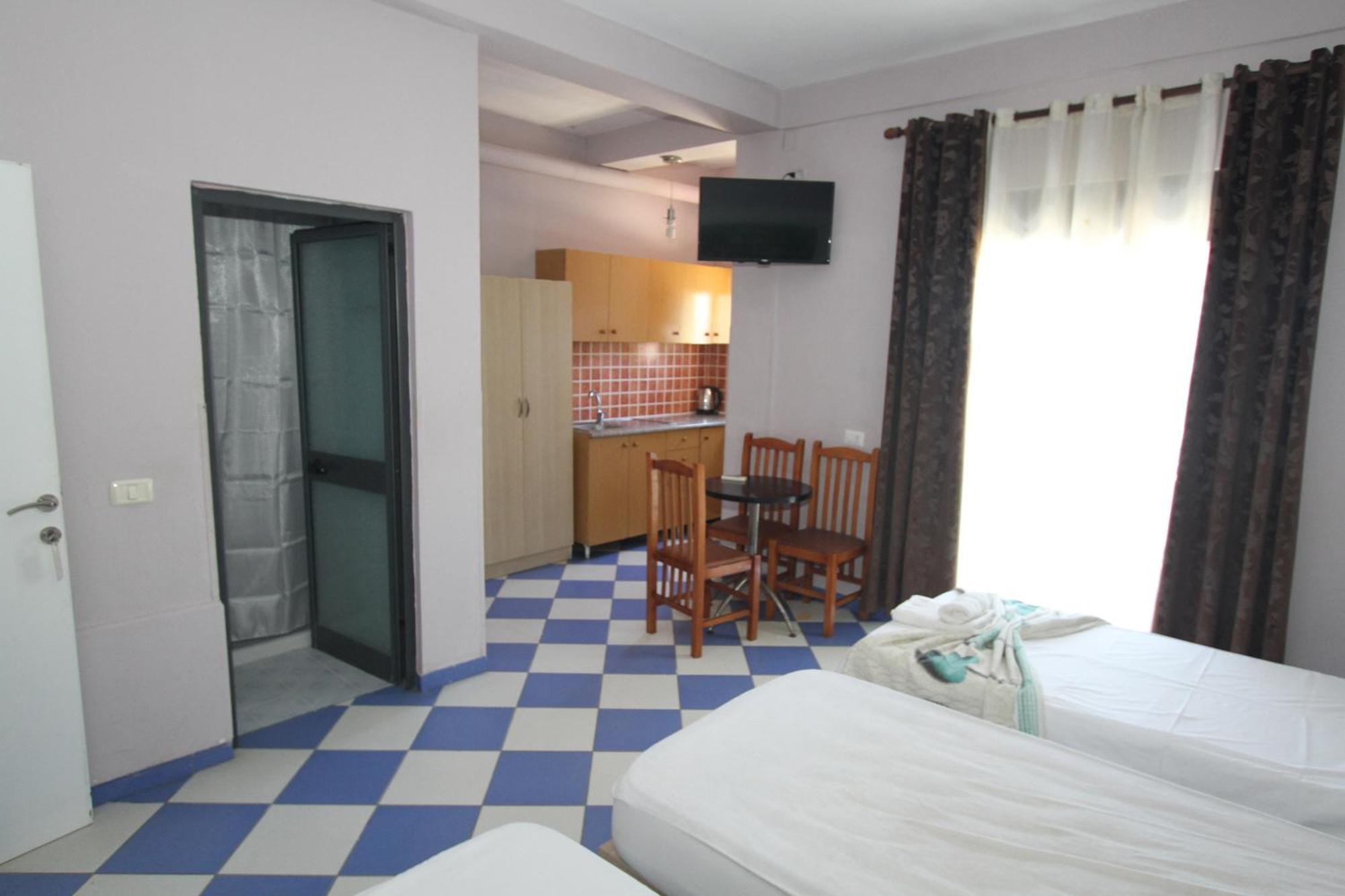 Kompleksi Eli Guest House Durrës Esterno foto